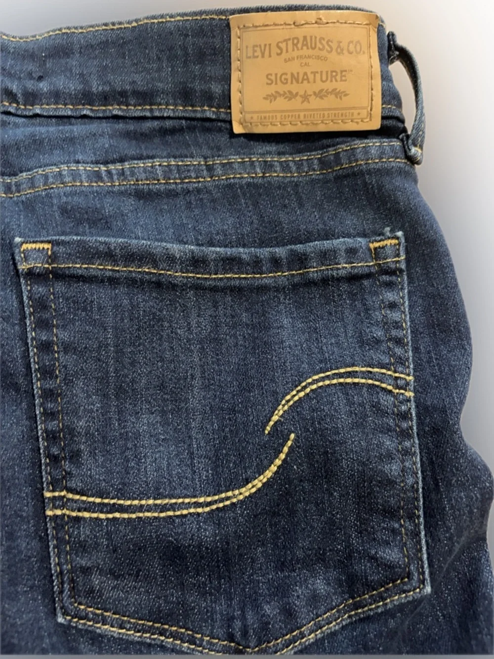 Levi Strauss Signature Women's Medium Dark Blue Midrise Jeans - Picture 9 of 9